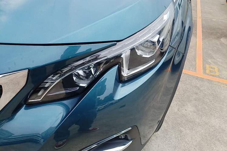 Used Peugeot 5008 2017 380THP 7-Seater Luxury GT Edition Left Front Headlight