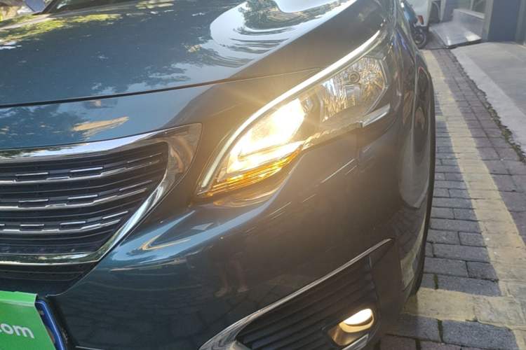 Used Peugeot 5008 2017 380THP 7-Seater Elite Edition Left Front Headlight