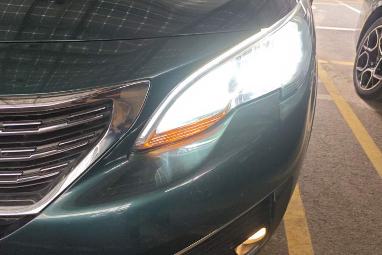 Used Peugeot 5008 2017 350THP 7-Seater Elite Edition Left Front Headlight