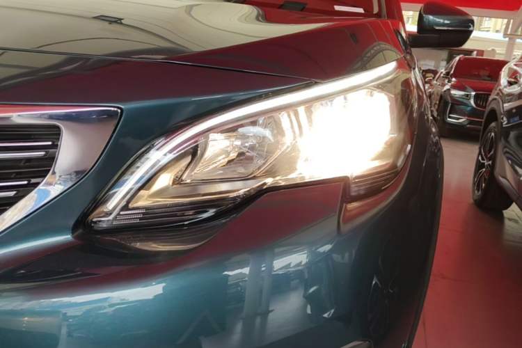 Used Peugeot 5008 2017 380THP 7-Seater Luxury Edition Left Front Headlight