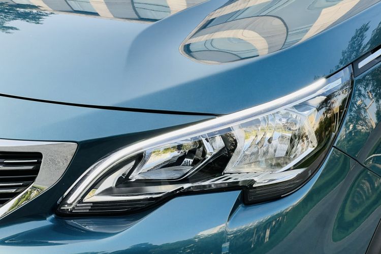 Used Peugeot 5008 2017 380THP 7-Seater Elite Edition Left Front Headlight