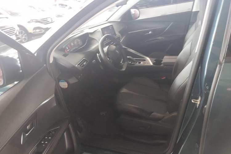 Used Peugeot 5008 2017 380THP 7-Seater Elite Edition Left Front Seat
