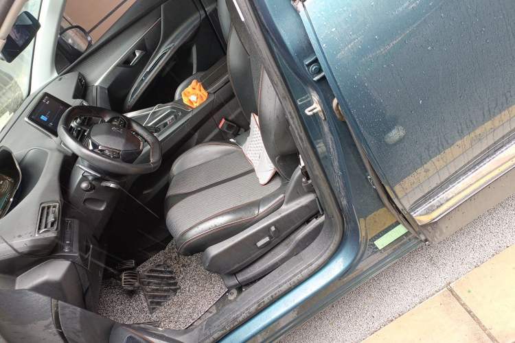 Used Peugeot 5008 2017 350THP 7-Seater Elite Edition Left Front Seat