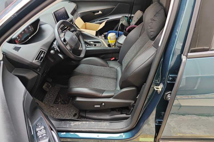 Used Peugeot 5008 2017 380THP 7-Seater Elite Edition Left Front Seat