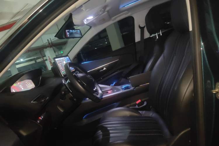 Used Peugeot 5008 2017 380THP 7-Seater Luxury Edition Left Front Seat