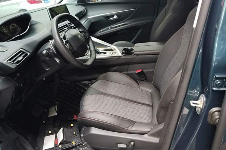 Used Peugeot 5008 2017 350THP 7-Seater Elite Edition Left Front Seat
