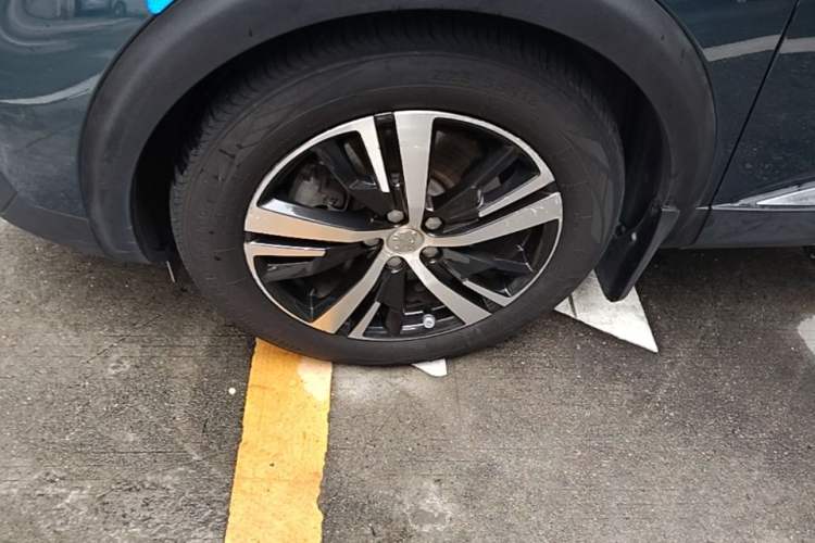Used Peugeot 5008 2017 350THP 7-Seater Elite Edition Left Front Wheel Hub