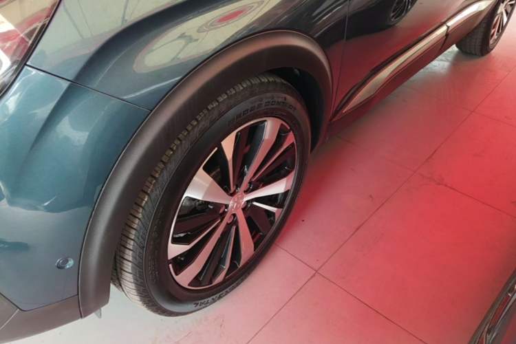 Used Peugeot 5008 2017 380THP 7-Seater Luxury Edition Left Front Wheel Hub