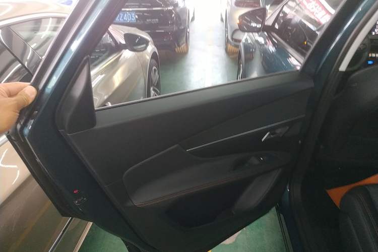Used Peugeot 5008 2017 380THP 7-Seater Elite Edition Left Rear Door Interior