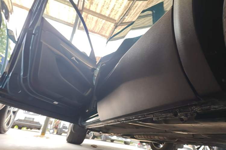 Used Peugeot 5008 2017 380THP 5-Seater Elite Edition Left Side Sill
