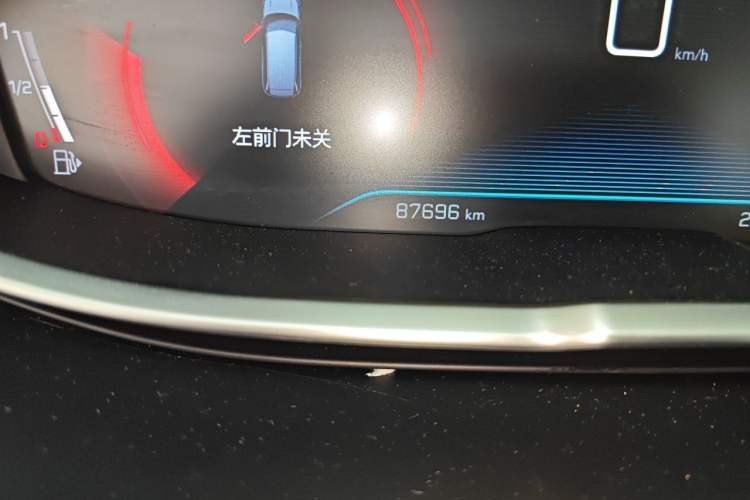 Used Peugeot 5008 2017 380THP 7-Seater Elite Edition Odometer Close Up