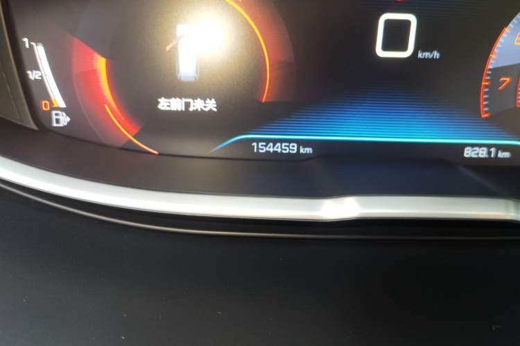 Used Peugeot 5008 2017 350THP 7-Seater Elite Edition Odometer Close Up