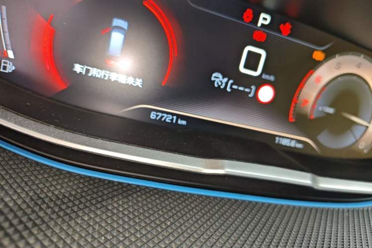 Used Peugeot 5008 2017 380THP 7-Seater Luxury GT Edition Odometer Close Up
