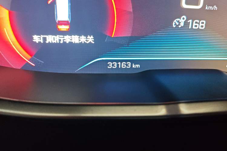 Used Peugeot 5008 2017 380THP 7-Seater Elite Edition Odometer Close Up