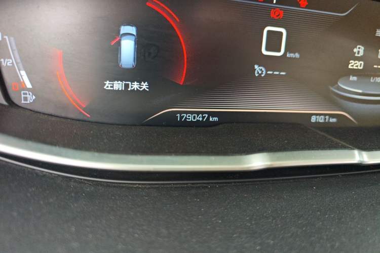 Used Peugeot 5008 2017 350THP 7-Seater Elite Edition Odometer Close Up