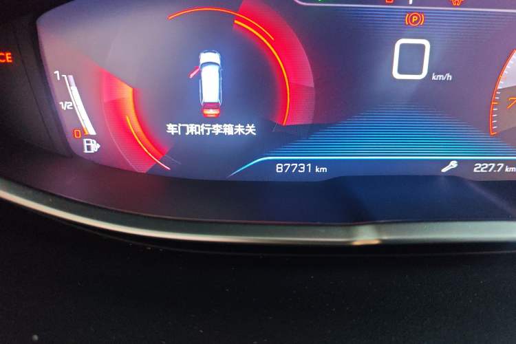 Used Peugeot 5008 2017 350THP 7-Seater Elite Edition Odometer Close Up