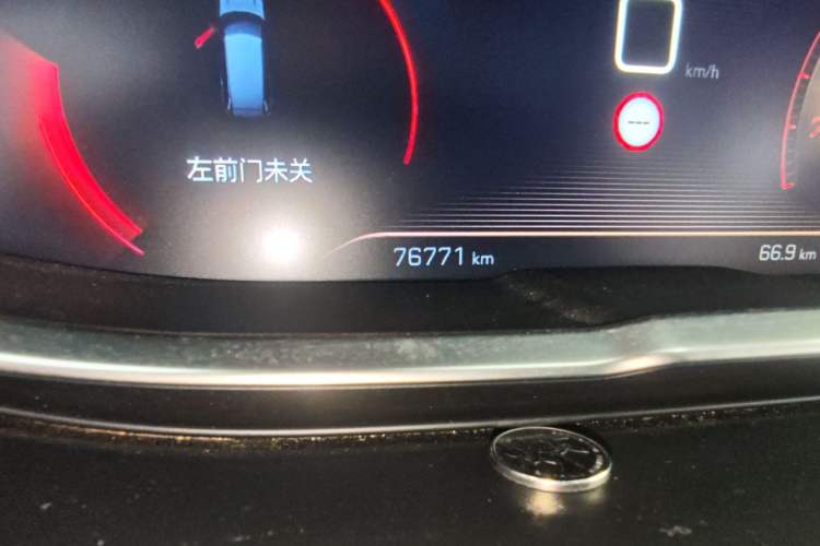 Used Peugeot 5008 2017 380THP 7-Seater Luxury Edition Odometer Close Up