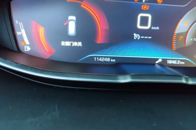 Used Peugeot 5008 2017 350THP 7-Seater Elite Edition Odometer Close Up