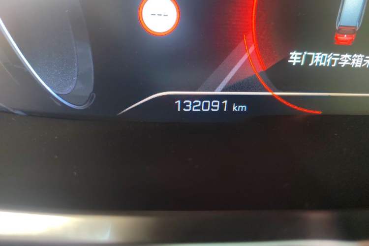 Used Peugeot 5008 2017 380THP 7-Seater Luxury GT Edition Odometer Close Up