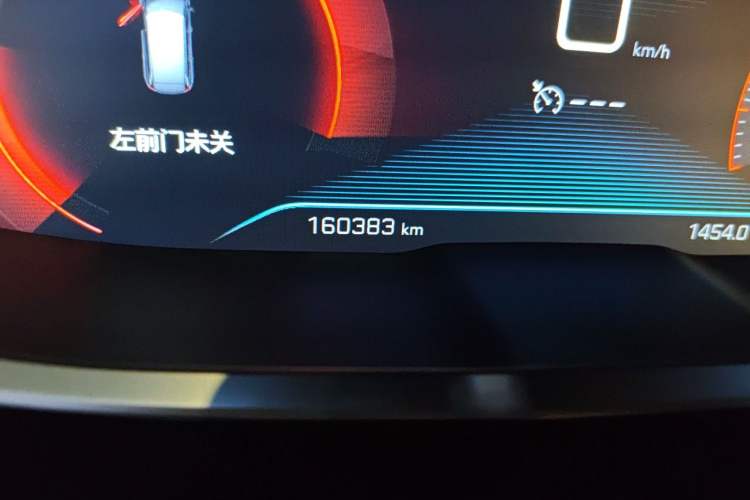 Used Peugeot 5008 2017 380THP 7-Seater Elite Edition Odometer Close Up
