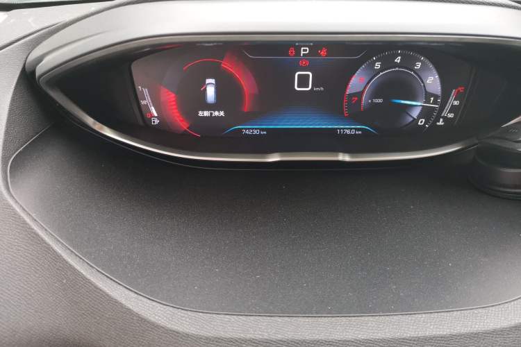Used Peugeot 5008 2017 350THP 7-Seater Elite Edition Odometer Close Up