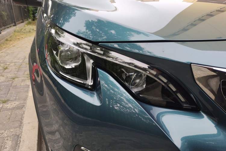Used Peugeot 5008 2017 380THP 7-Seater Luxury GT Edition Right Front Headlight