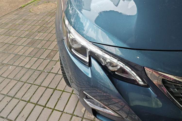 Used Peugeot 5008 2017 380THP 7-Seater Luxury GT Edition Right Front Headlight