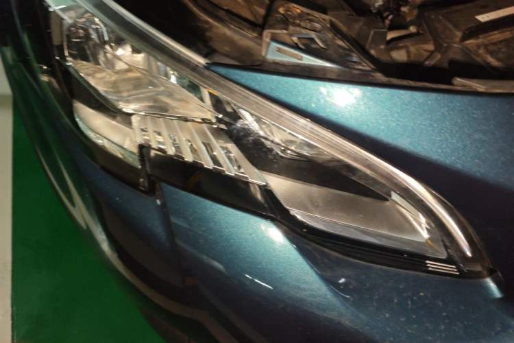 Used Peugeot 5008 2017 380THP 7-Seater Elite Edition Right Front Headlight