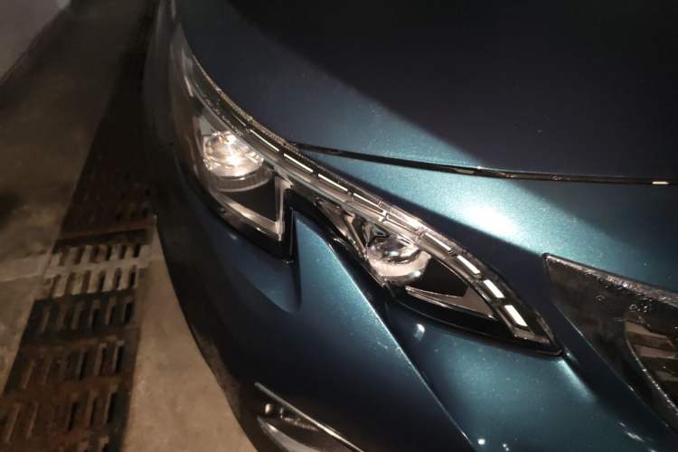 Used Peugeot 5008 2017 380THP 7-Seater Luxury GT Edition Right Front Headlight
