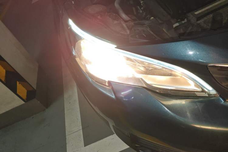 Used Peugeot 5008 2017 350THP 7-Seater Elite Edition Right Front Headlight