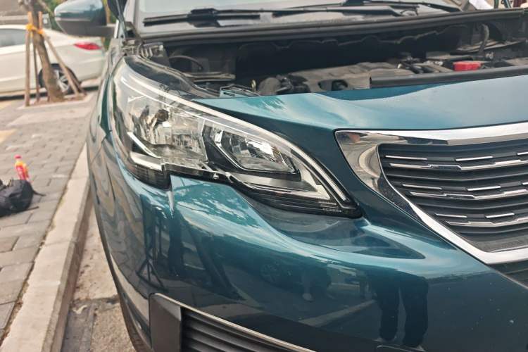 Used Peugeot 5008 2017 380THP 7-Seater Luxury Edition Right Front Headlight