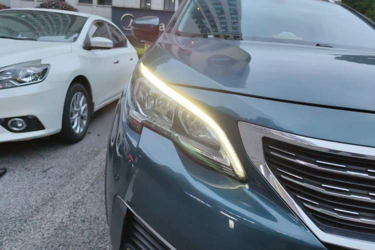 Used Peugeot 5008 2017 350THP 7-Seater Elite Edition Right Front Headlight
