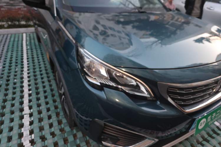 Used Peugeot 5008 2017 380THP 7-Seater Elite Edition Right Front Headlight