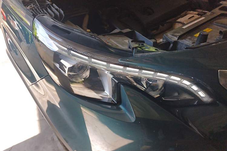 Used Peugeot 5008 2017 380THP 7-Seater Luxury GT Edition Right Front Headlight