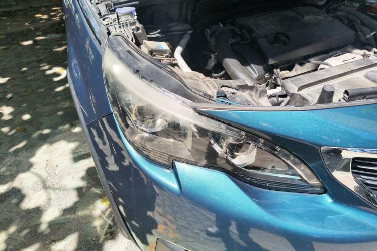 Used Peugeot 5008 2017 380THP 7-Seater Luxury Edition Right Front Headlight
