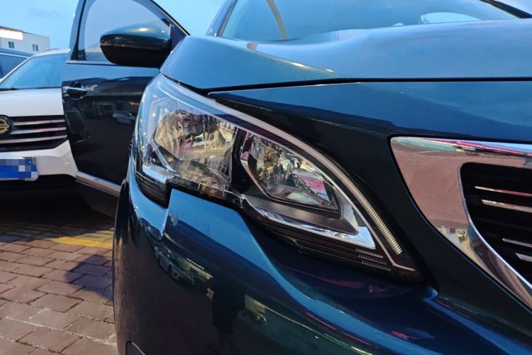 Used Peugeot 5008 2017 380THP 7-Seater Elite Edition Right Front Headlight
