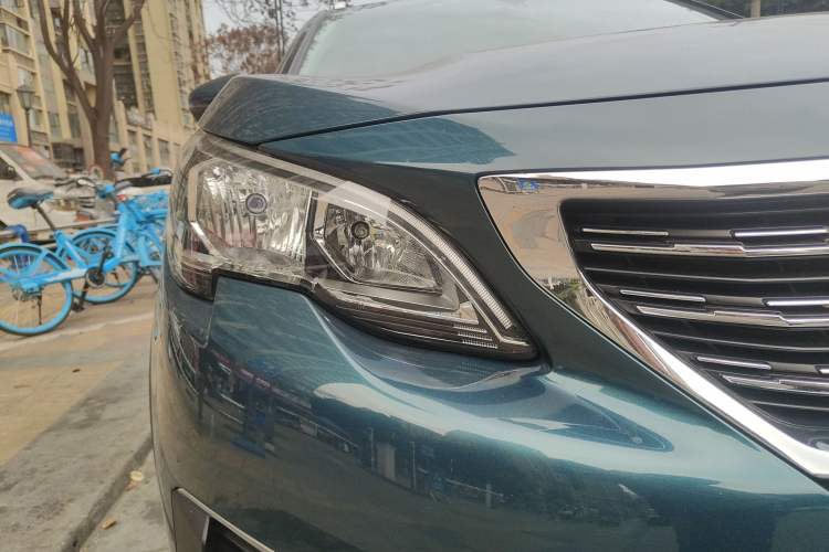 Used Peugeot 5008 2017 350THP 7-Seater Elite Edition Right Front Headlight
