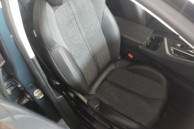 Used Peugeot 5008 2017 380THP 7-Seater Elite Edition Right Front Seat