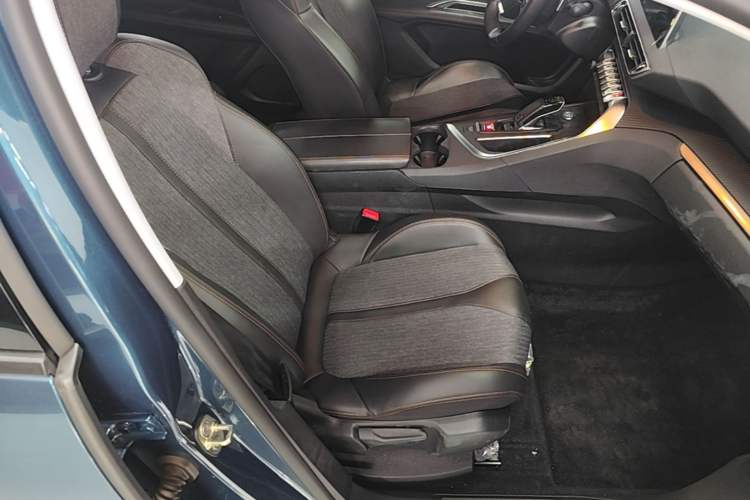Used Peugeot 5008 2017 380THP 5-Seater Elite Edition Right Front Seat