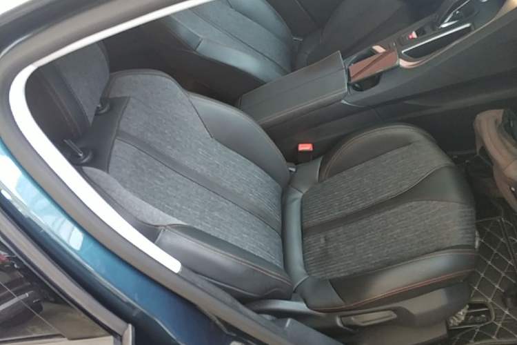Used Peugeot 5008 2017 380THP 7-Seater Elite Edition Right Front Seat