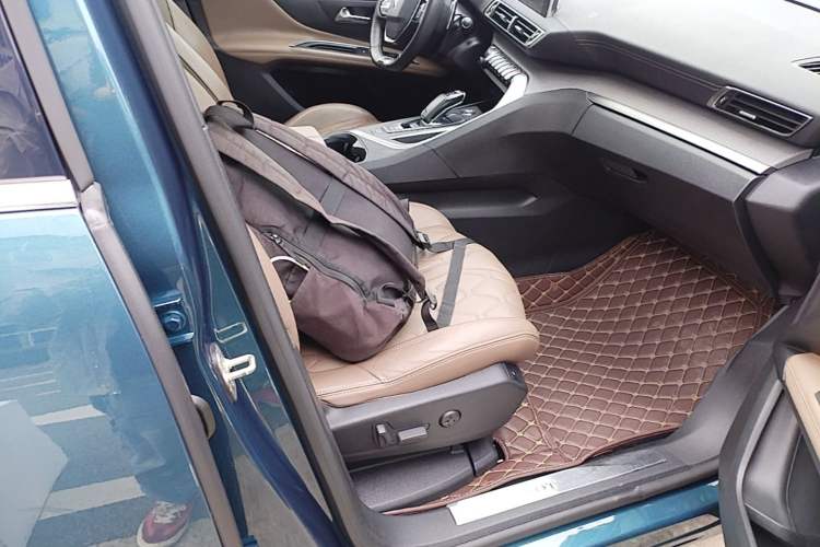 Used Peugeot 5008 2017 380THP 7-Seater Luxury GT Edition Right Front Seat