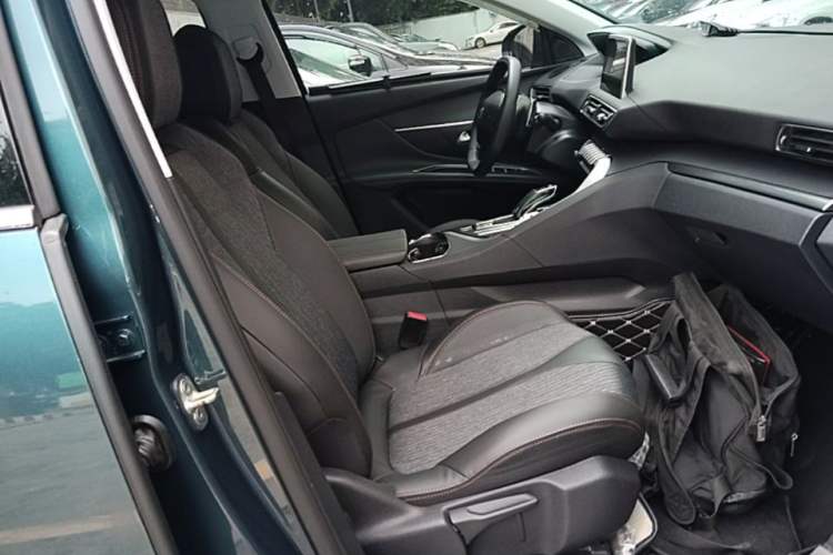 Used Peugeot 5008 2017 350THP 7-Seater Elite Edition Right Front Seat