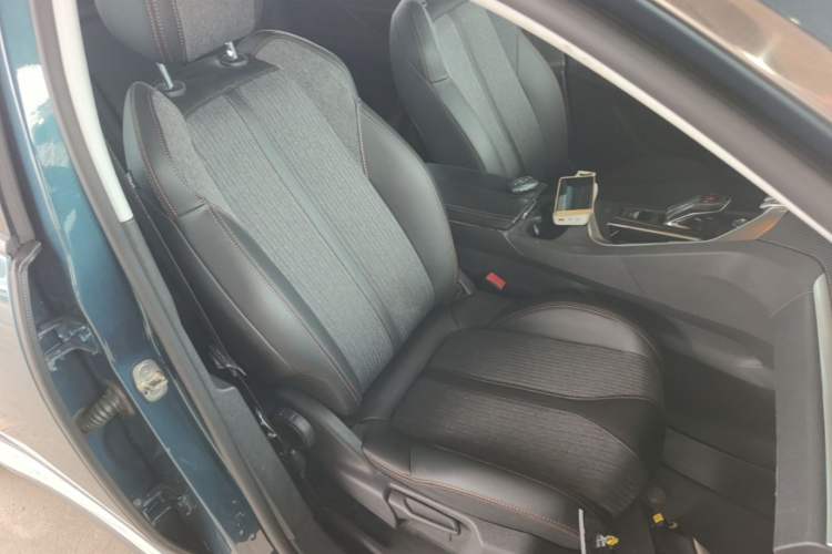 Used Peugeot 5008 2017 350THP 5-Seat Elite Edition Right Front Seat