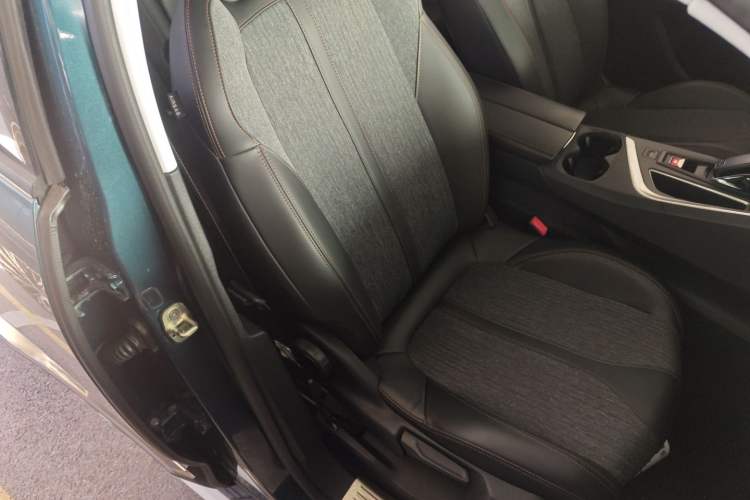 Used Peugeot 5008 2017 350THP 7-Seater Elite Edition Right Front Seat