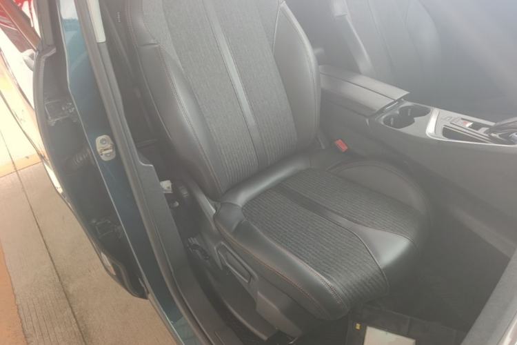 Used Peugeot 5008 2017 380THP 7-Seater Elite Edition Right Front Seat