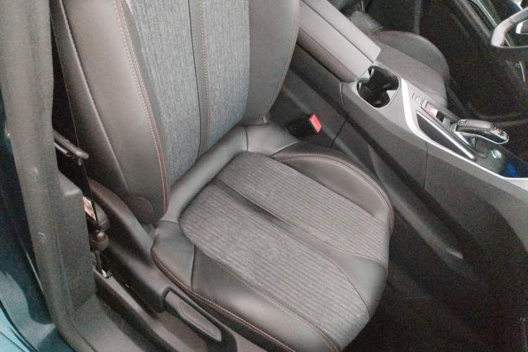 Used Peugeot 5008 2017 380THP 7-Seater Elite Edition Right Front Seat