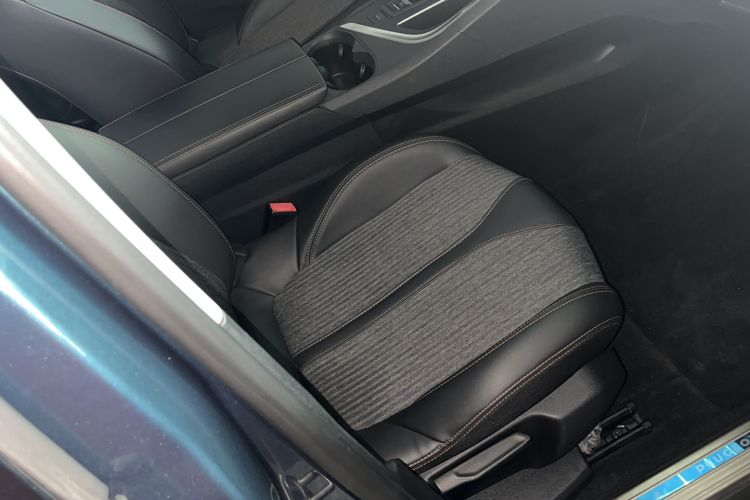 Used Peugeot 5008 2017 350THP 7-Seater Elite Edition Right Front Seat