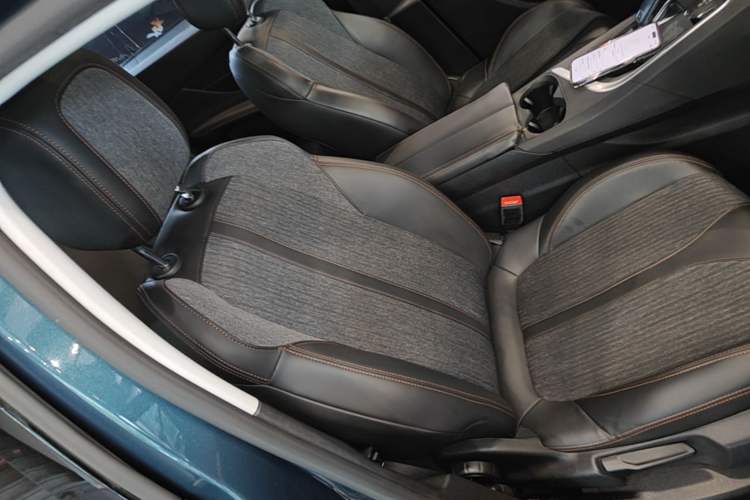 Used Peugeot 5008 2017 380THP 7-Seater Elite Edition Right Front Seat