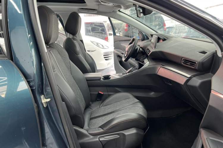Used Peugeot 5008 2017 380THP 7-Seater Elite Edition Right Front Seat