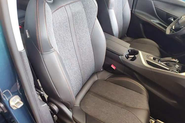 Used Peugeot 5008 2017 380THP 5-Seater Elite Edition Right Front Seat